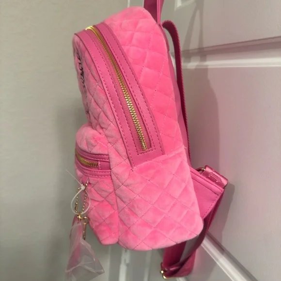 Juicy Couture JUICY PINK
ROYAL MOMENT MEDIUM BACKPACK, hot-Pink Quilted Backpack - Picture 4 of 9